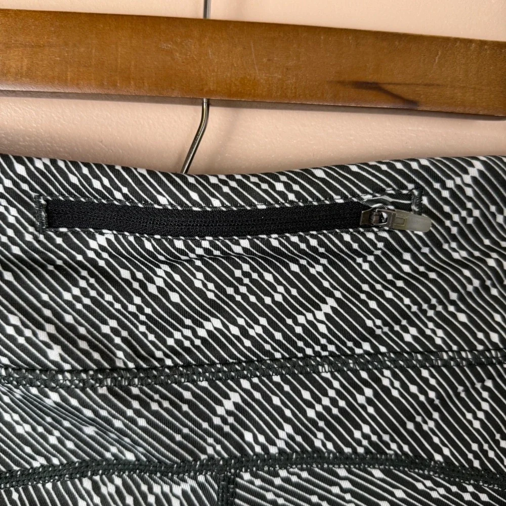 Nike Dri Fit Medium Running Cropped Leggings‎ Black White Patterned Women's